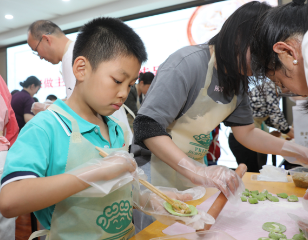 在切实的行动中调节自身情绪逐步建立对自身教育角色的认同和信心