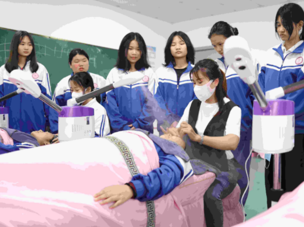 实际操作在内的多样化职业启蒙课程满足不同学生的兴趣需求 实际操作在内的多样化职业启蒙课程满足不同学生的兴趣需求